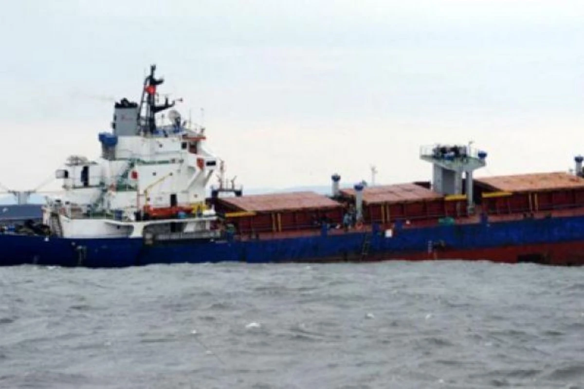 На Волге азербайджанское судно село на мель