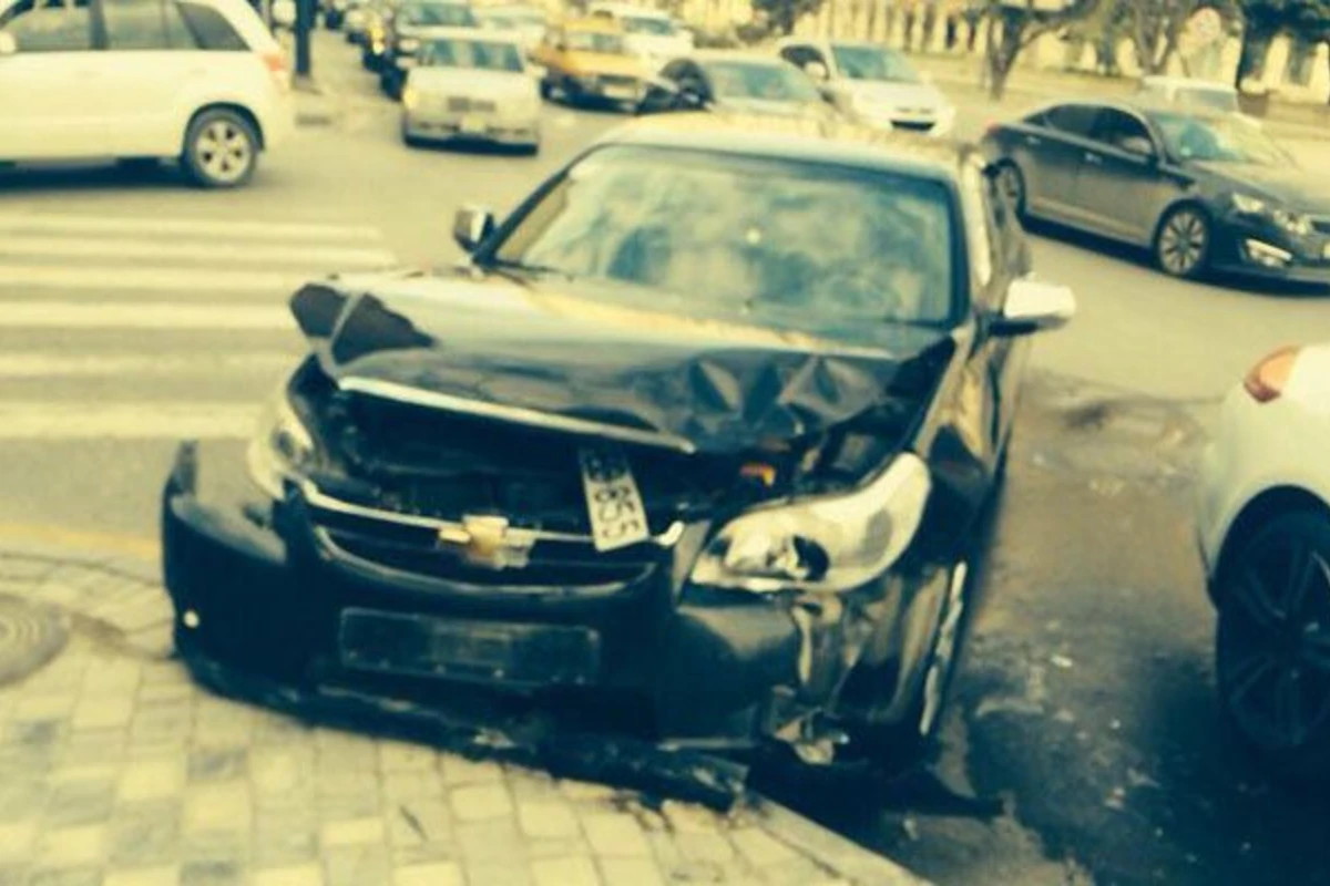 В Баку Porsche Panamera попал в ДТП (видео)