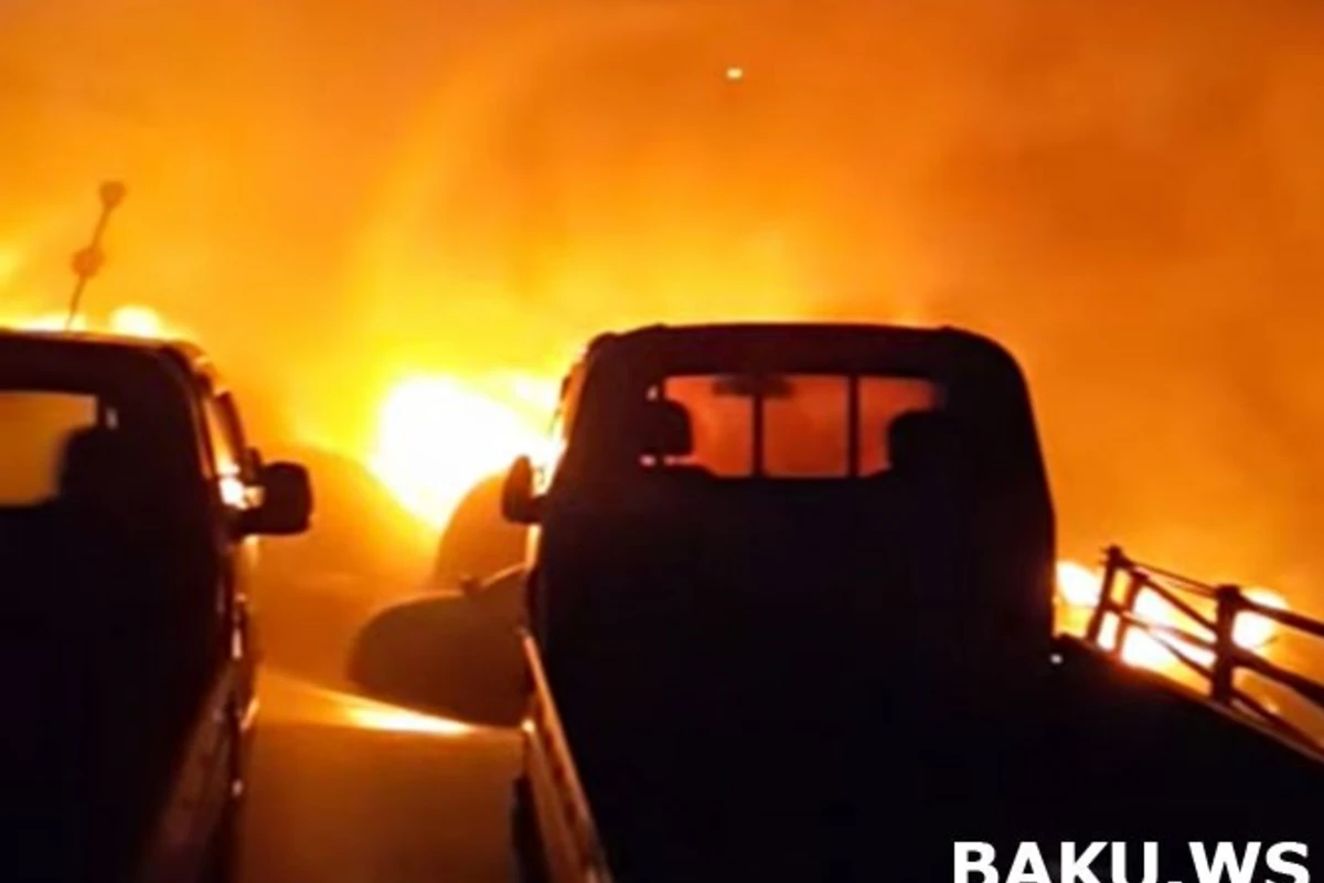 Огнем при пожаре в дилерском центре уничтожено 570 корейских автомобилей (видео) Огнем при пожаре в дилерском центре уничтожено 570 корейских автомобилей (видео)