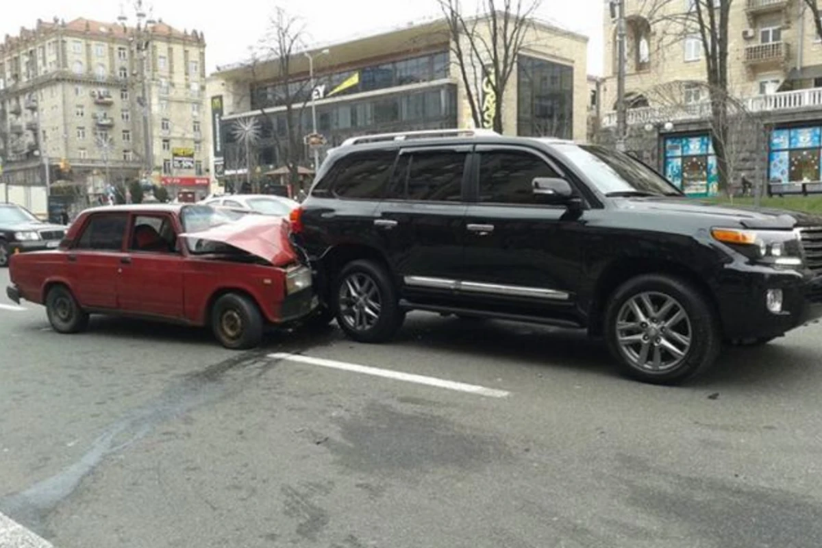 Попавшие в ДТП азербайджанцы в Киеве удивили гаишников