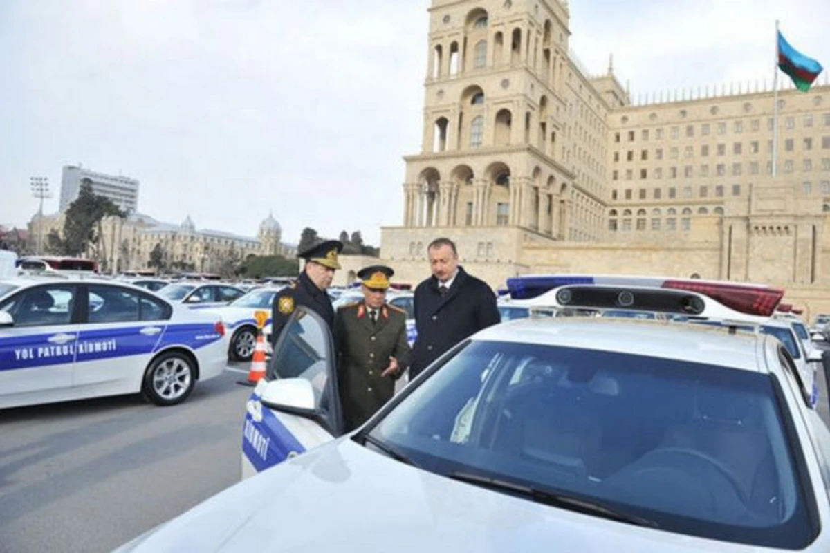 В Баку на дежурство заступают новые автомобили полиции
