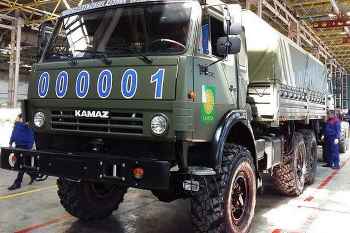 На заводе в Гяндже собрали первый КАМАЗ