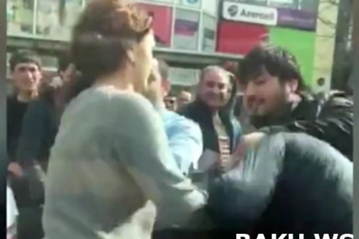 В Баку девушка побила пристающего к ней мужчину (видео)