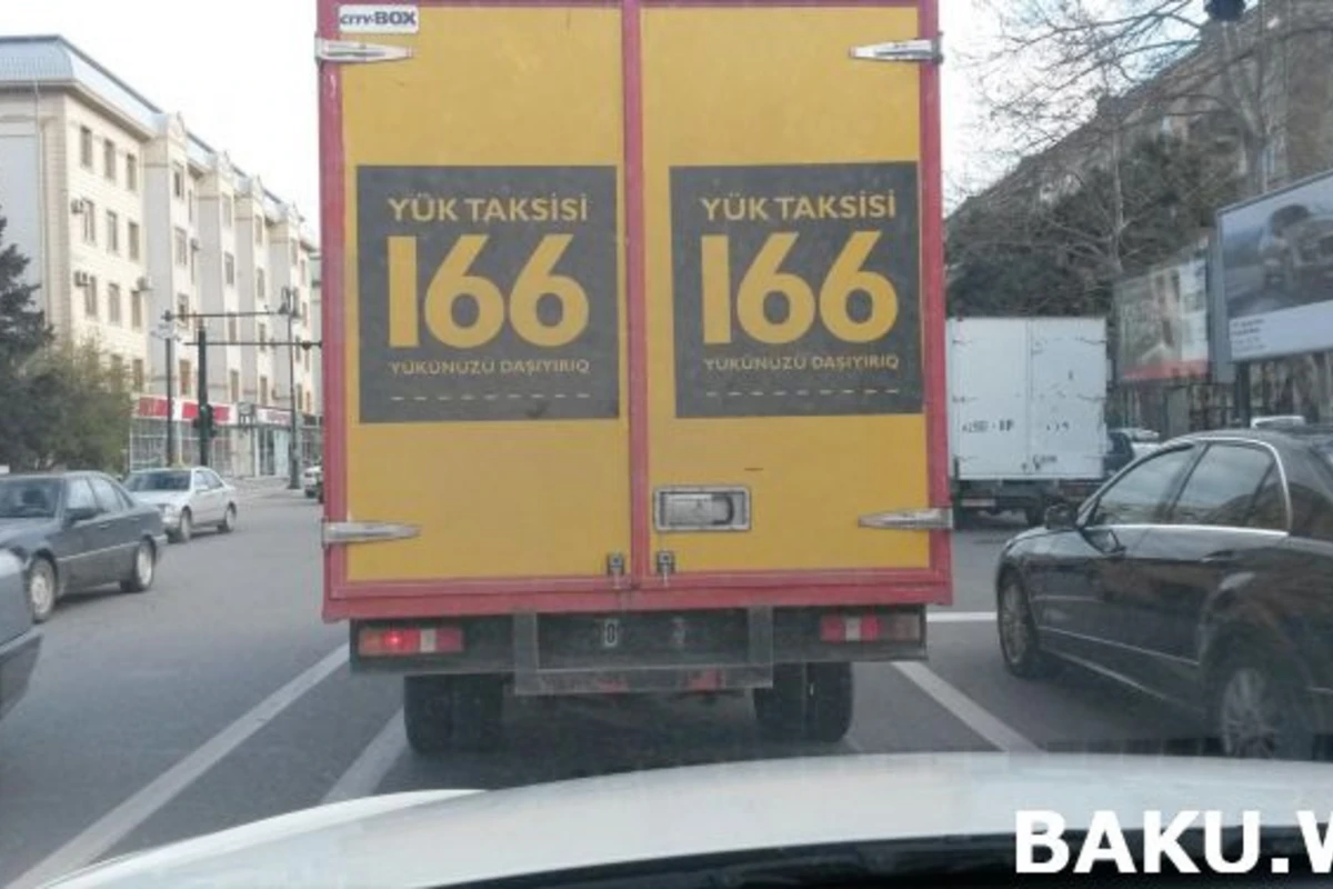 В Баку автомобили компании 166 ездят без номеров