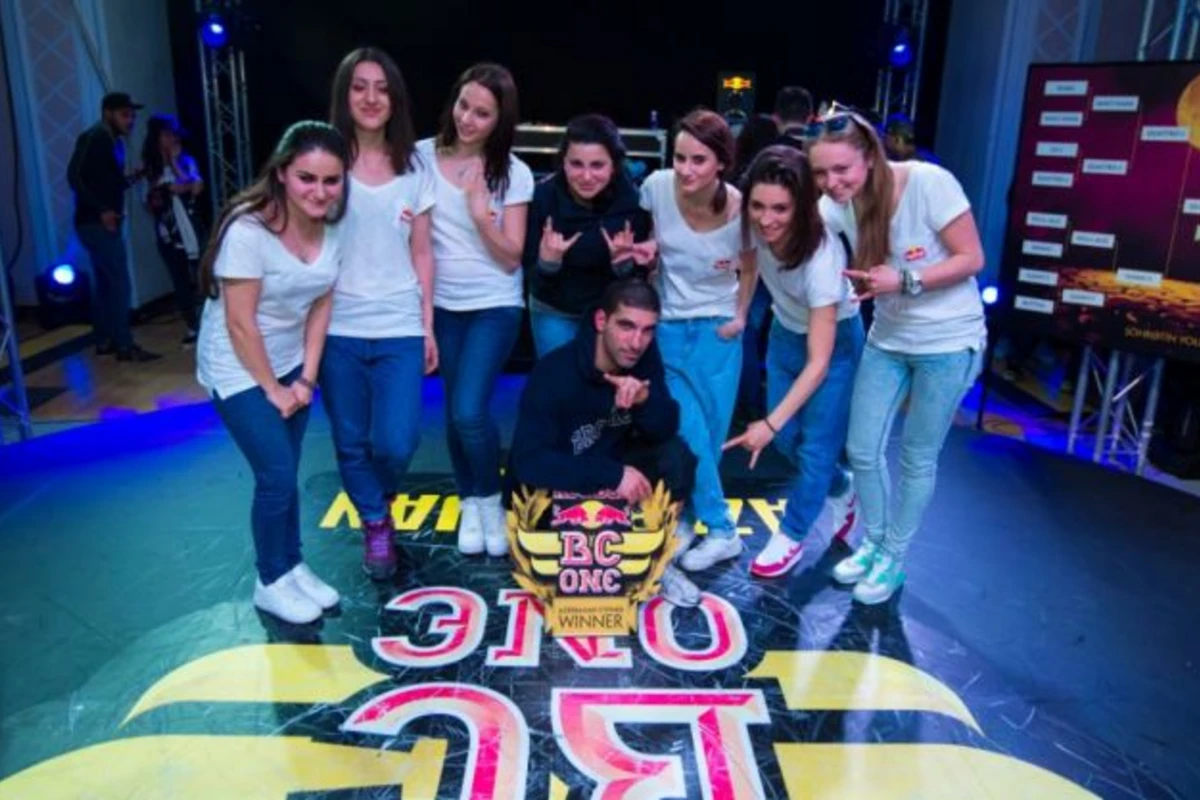 «Знай наших»: Quattro-J (Джавид Асланов) - победитель чемпионата по брейк-дансу Red Bull BC One Azerbaijan 2015 (видео) «Знай наших»: Quattro-J (Джавид Асланов) - победитель чемпионата по брейк-дансу Red Bull BC One Azerbaijan 2015 (видео)