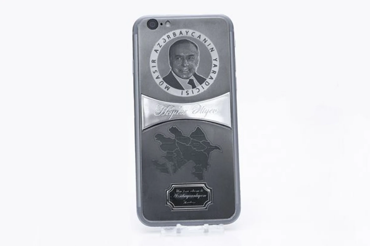 Золотой iPhone с изображением Гейдара Алиева Золотой iPhone с изображением Гейдара Алиева