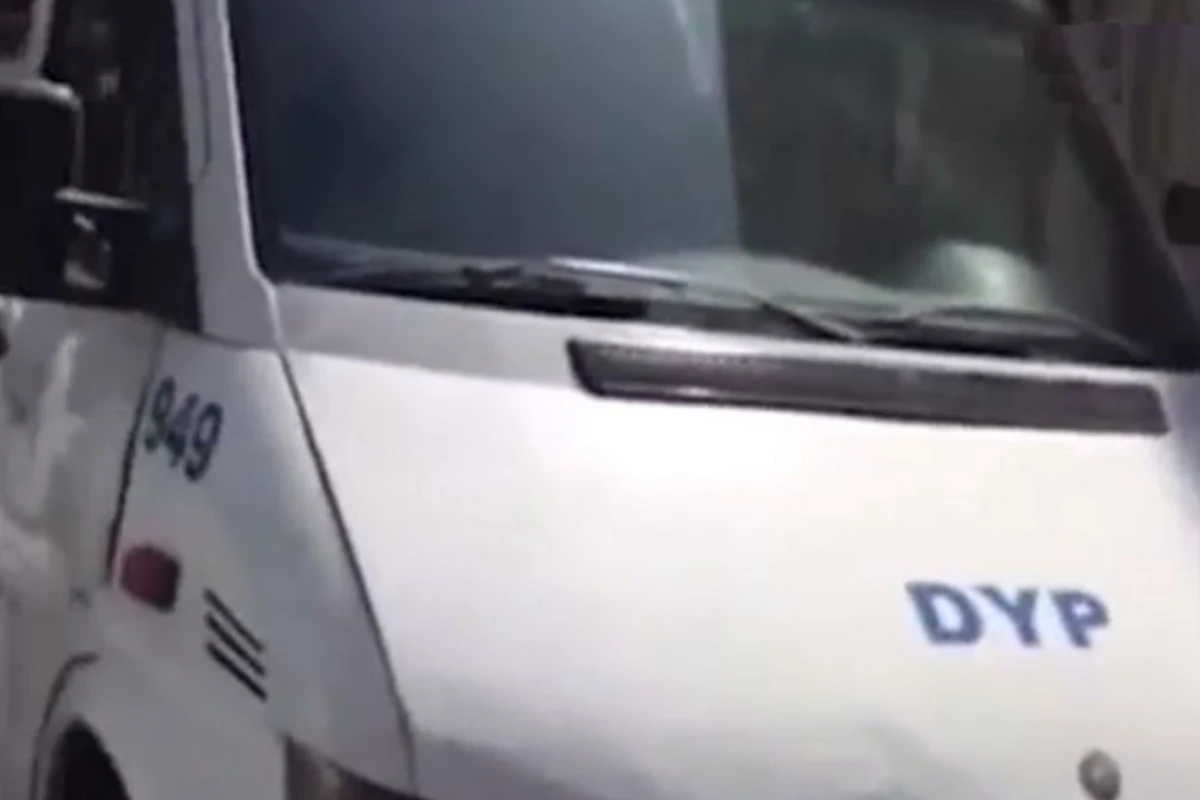 Незаконные действия эвакуаторов в центре Баку (видео)