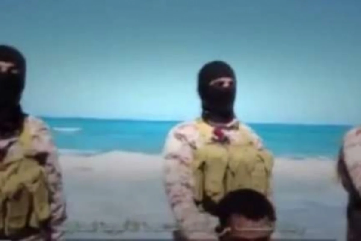 Боевики ИГИЛ жестоко казнили 30 человек и распространили видео в сети (видео)