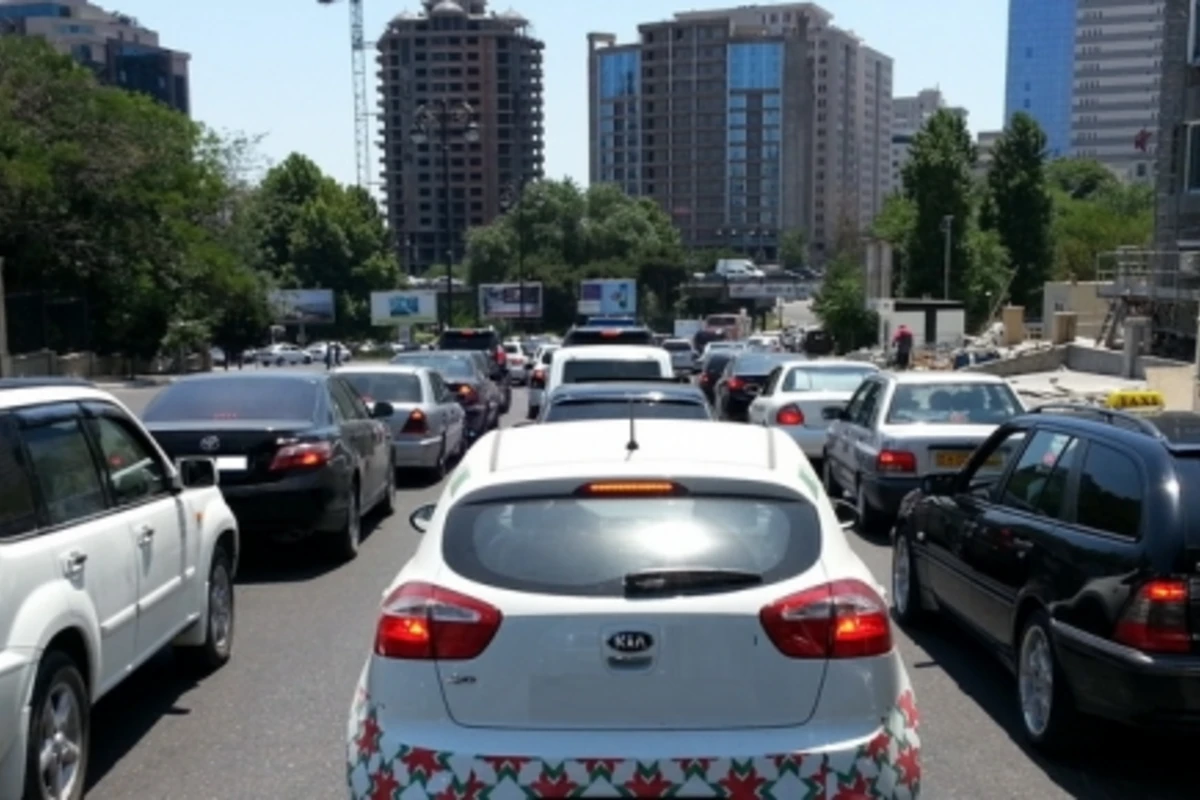 На дорогах Баку сложилась тяжелая ситуация