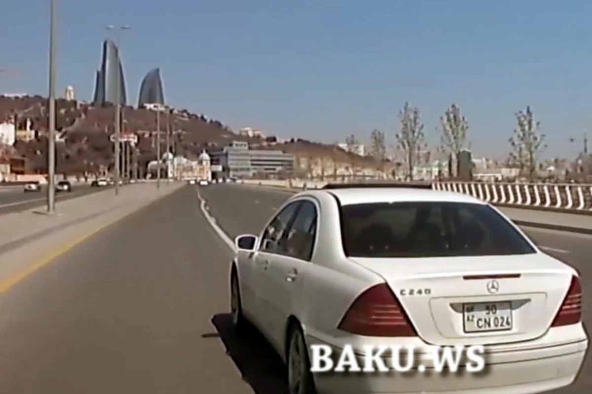 Хамское поведение водителя Мерседеса в центре Баку (видео)