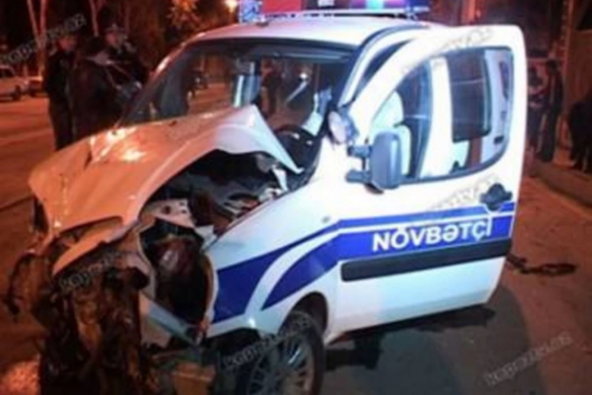 В Баку KIA после столкновения с автомобилем полиции сбил пешехода