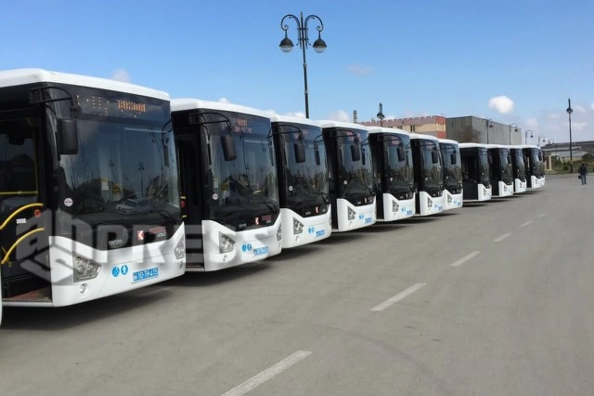 В Баку от станции метро 28 Мая до международного аэропорта пущены новые автобусы