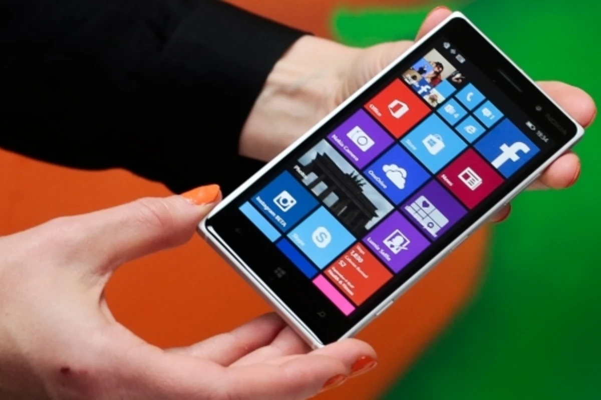 Microsoft выпустит сразу два флагмана на Windows 10