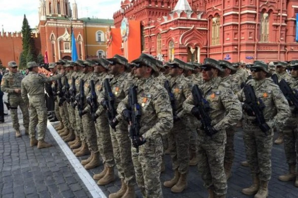 Азербайджанские военнослужащие на Красной площади