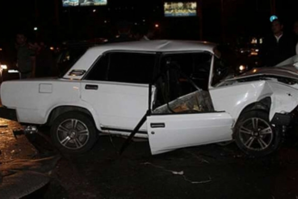 В Баку сотрудники МВД попали в аварию