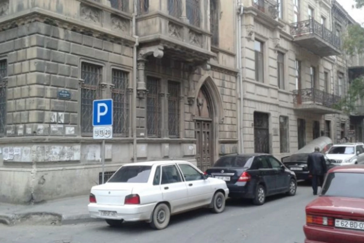 Карты для парковки в центре Баку уже выдаются