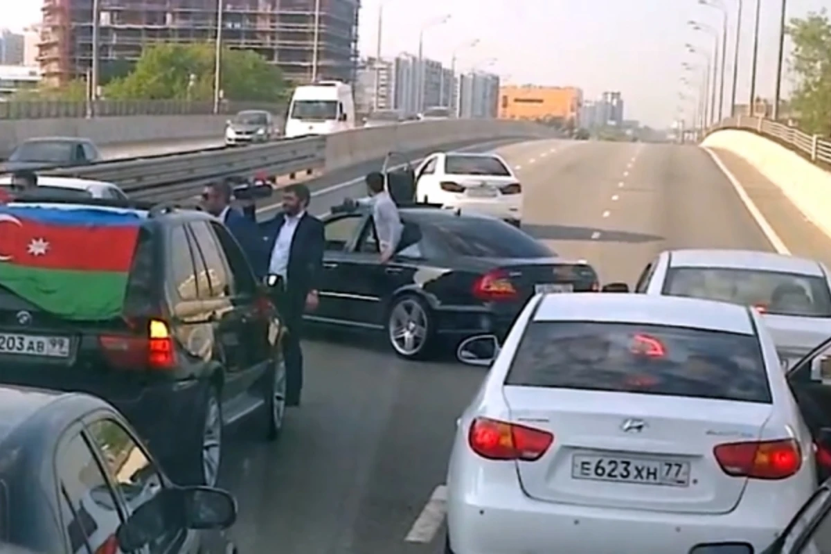 Азербайджанцы в Москве перекрыли Варшавское шоссе (видео)