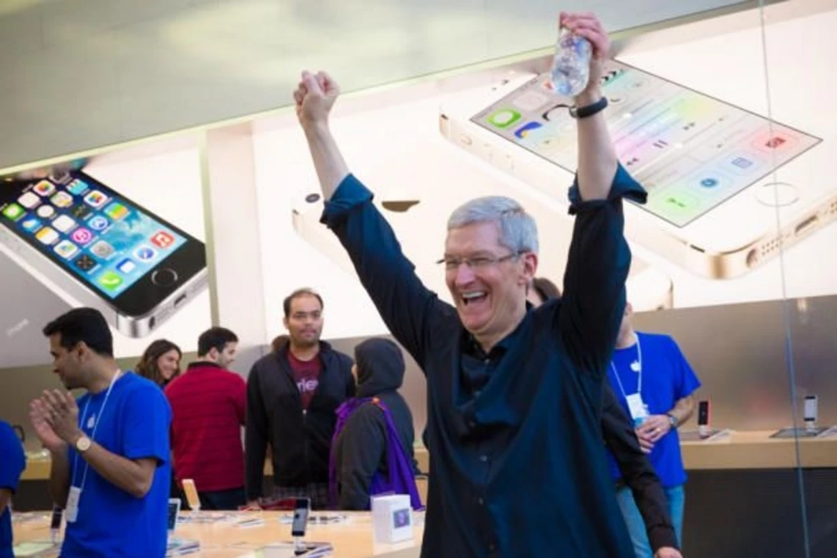 Тим Кук пожертвовал 50 000 акций Apple на благотворительность