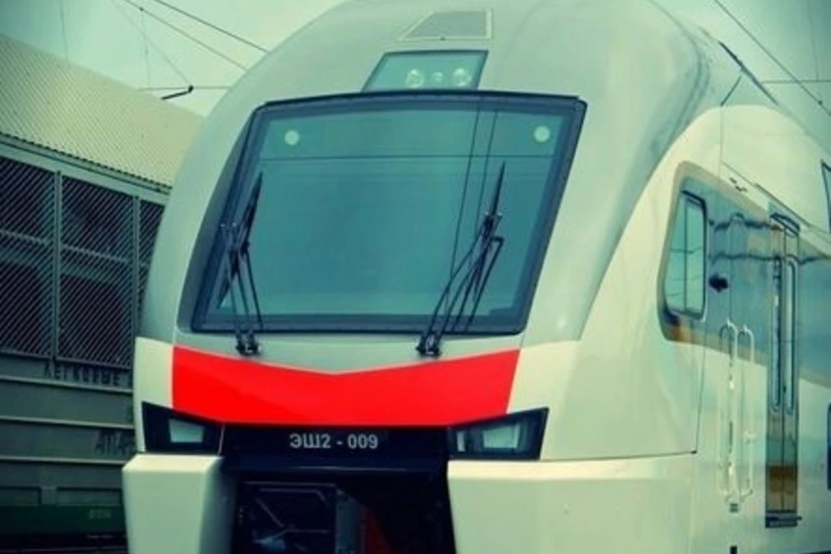 В Баку новые двухэтажные электрички планируется запустить в эксплуатацию с 5 июня (видео)