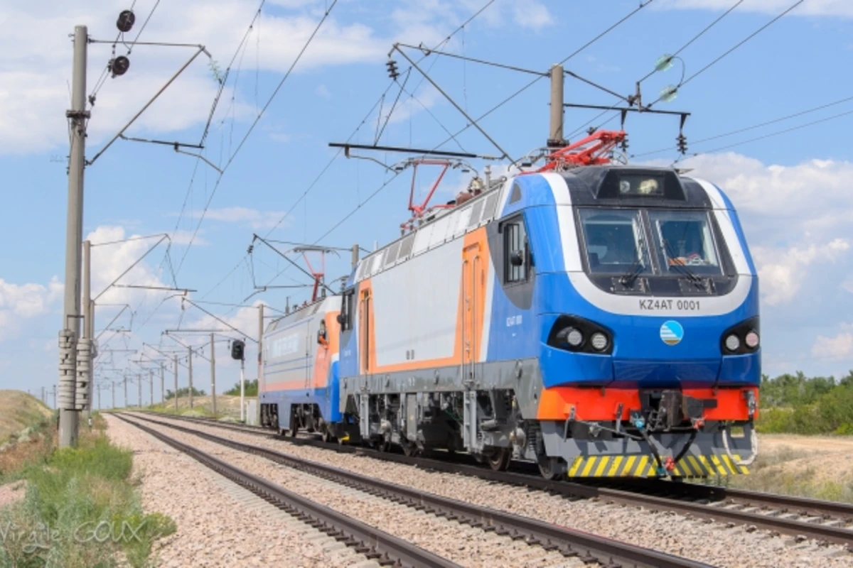 Азербайджан закупает 50 новых французских электровозов