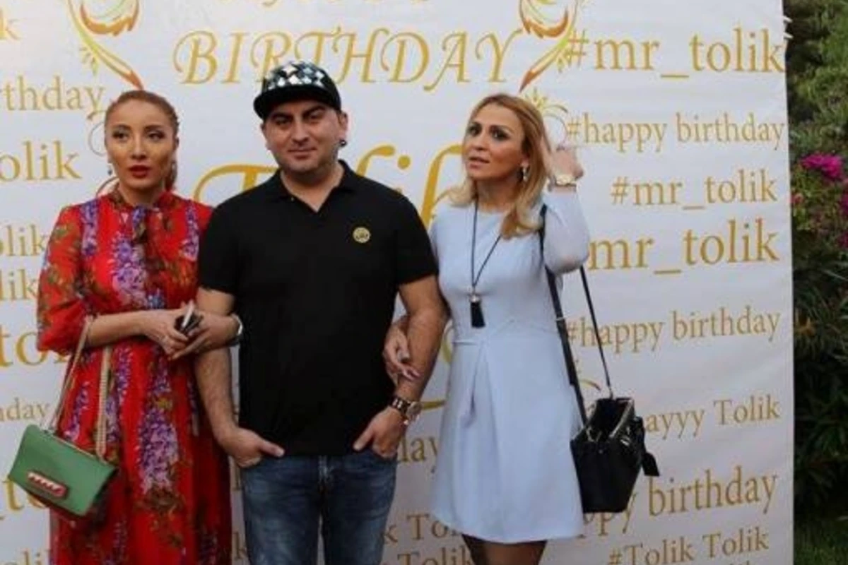 На дне рождения Толика мужчина станцевал для него ориенталь (видео) На дне рождения Толика мужчина станцевал для него ориенталь (видео)