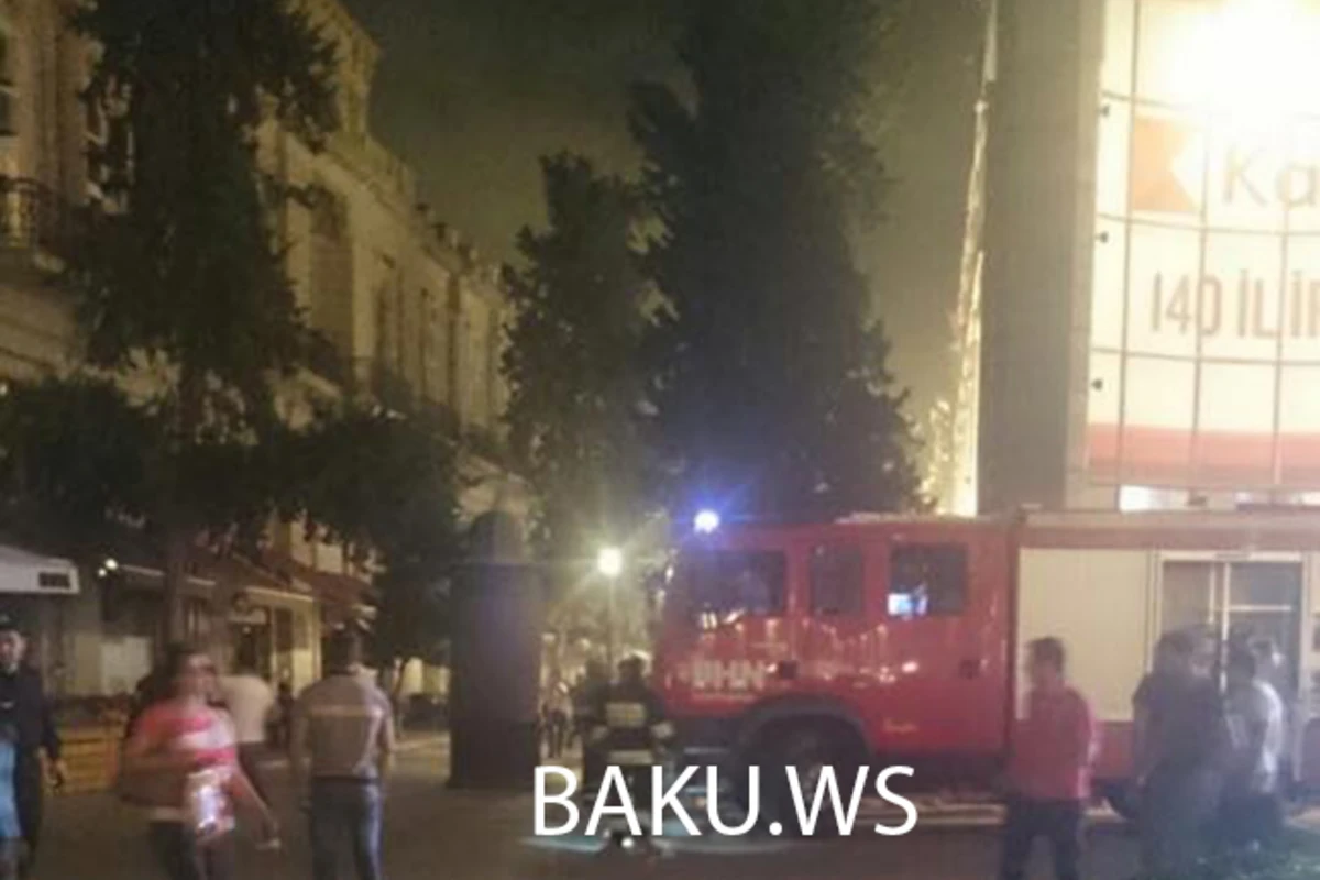 В центре Баку в ресторане произошел пожар (видео, обновлено) В центре Баку в ресторане произошел пожар (видео, обновлено)