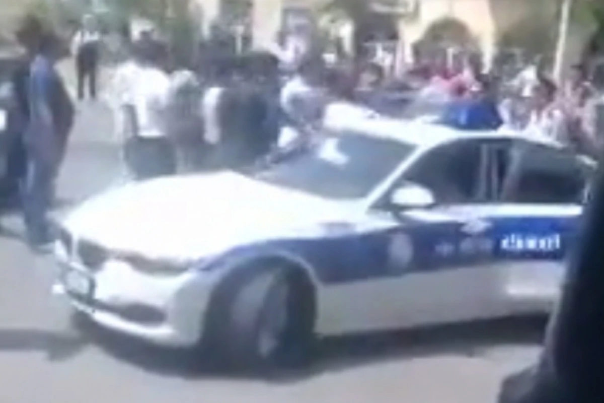 В Барде произошла стычка между гражданами и сотрудниками полиции (видео) В Барде произошла стычка между гражданами и сотрудниками полиции (видео)