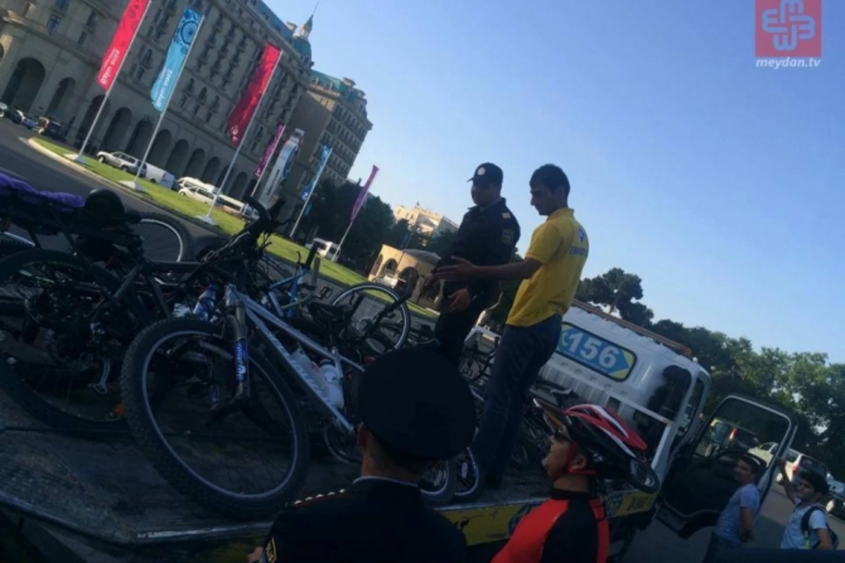 В центре Баку проводится принудительная эвакуация велосипедов (видео) В центре Баку проводится принудительная эвакуация велосипедов (видео)