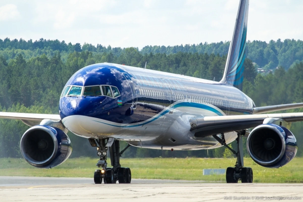 Boeing-757, выполнявший рейс по маршруту Баку-Нахчыван, совершил вынужденную посадку