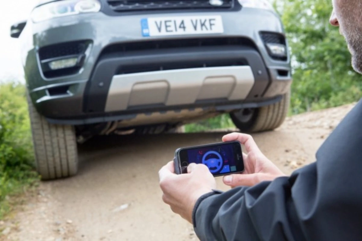 Land Rover пытается научить смартфоны управлять своими автомобилями (видео)