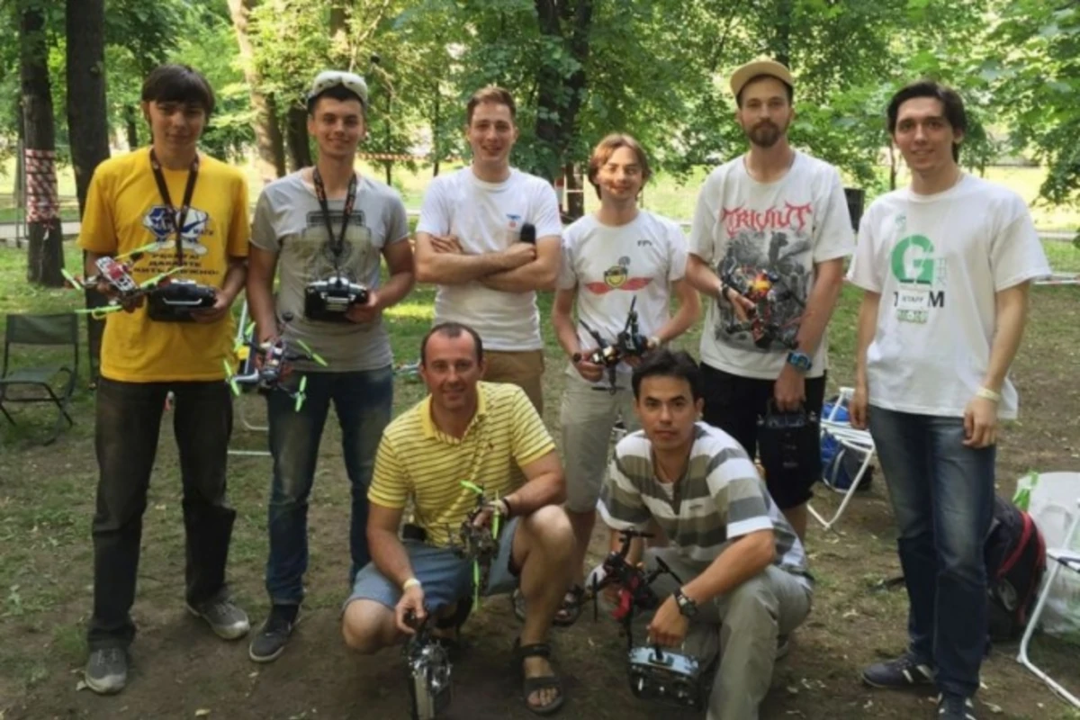В Москве состоялись первые в истории гонки дронов FPV (видео) В Москве состоялись первые в истории гонки дронов FPV (видео)