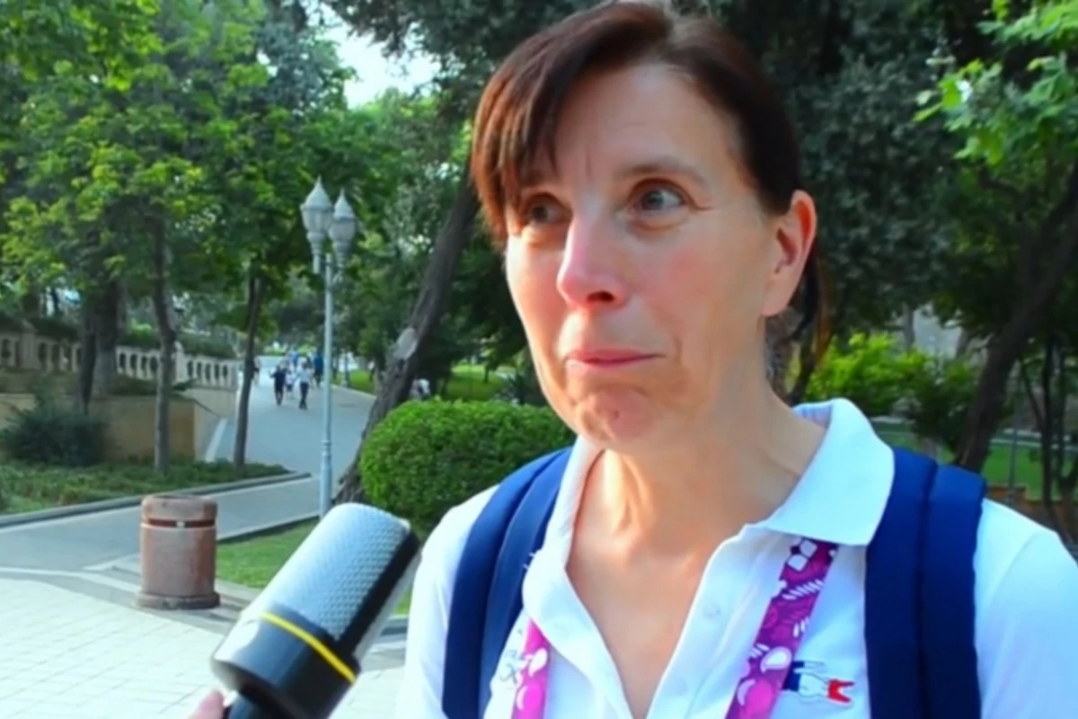 Видеоопрос для туристов: Что отличает азербайджанских девушек от европейских?