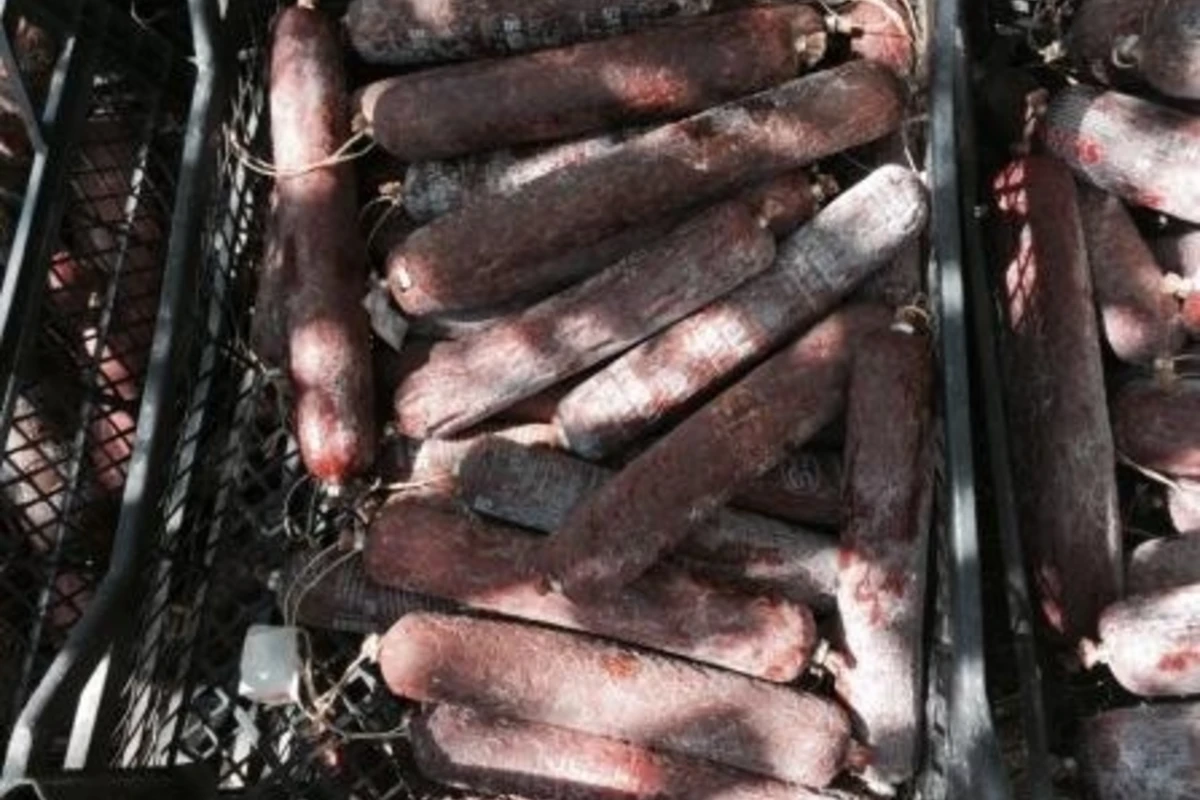 В Сумгайыте обнаружены 2 тонны просроченной колбасы и мясопродуктов