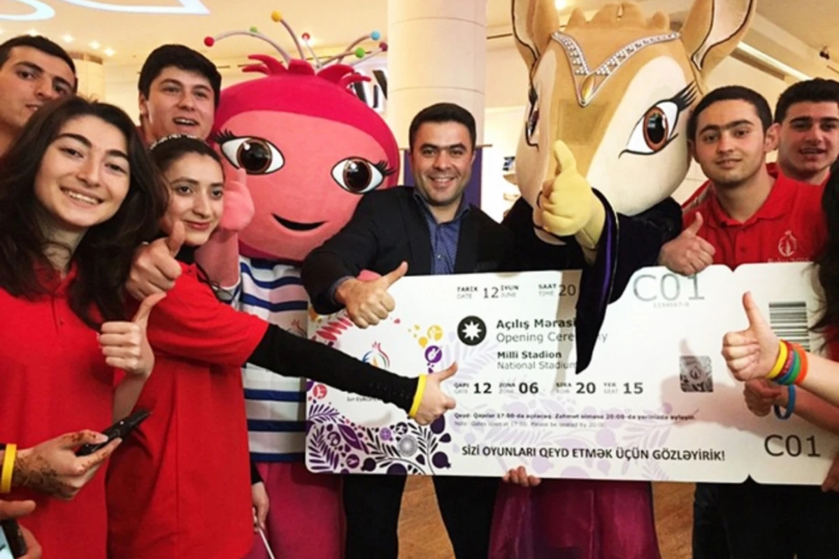 Азербайджанские звезды с символами Первых Европейских Игр