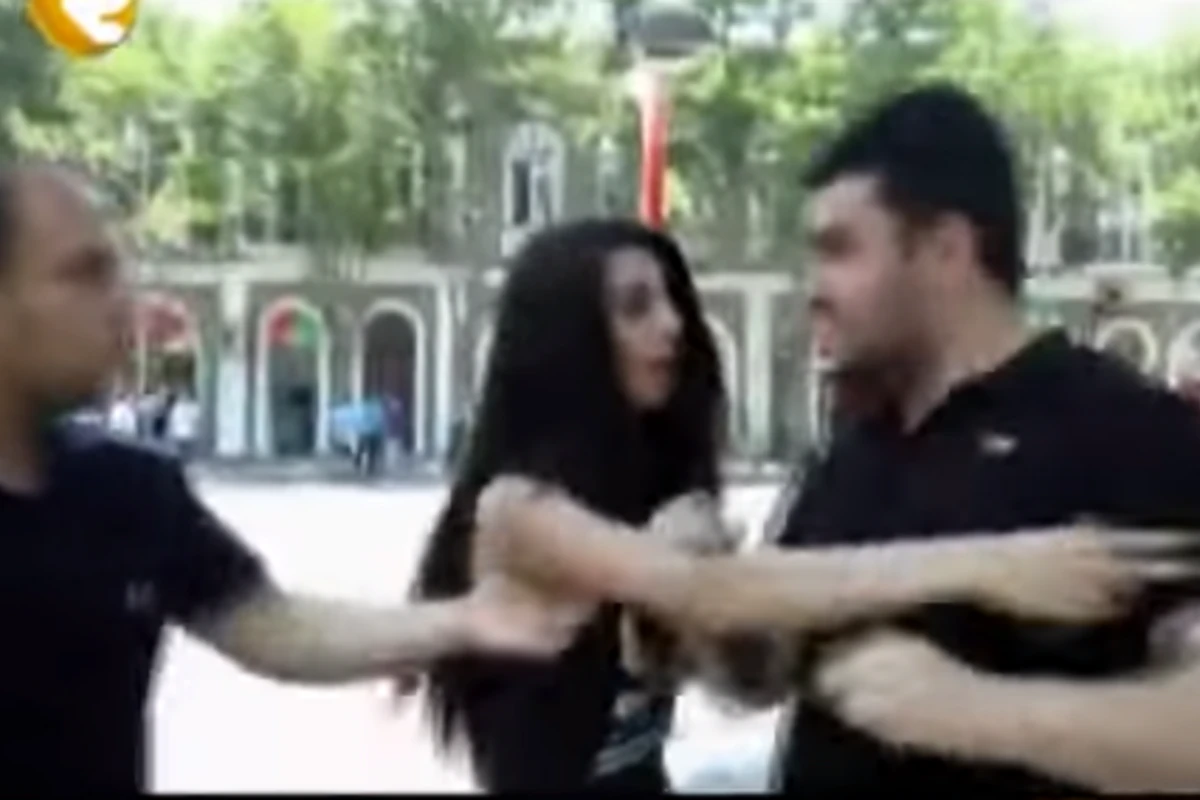 В Баку девушка хотела заставить парня ревновать (видео)