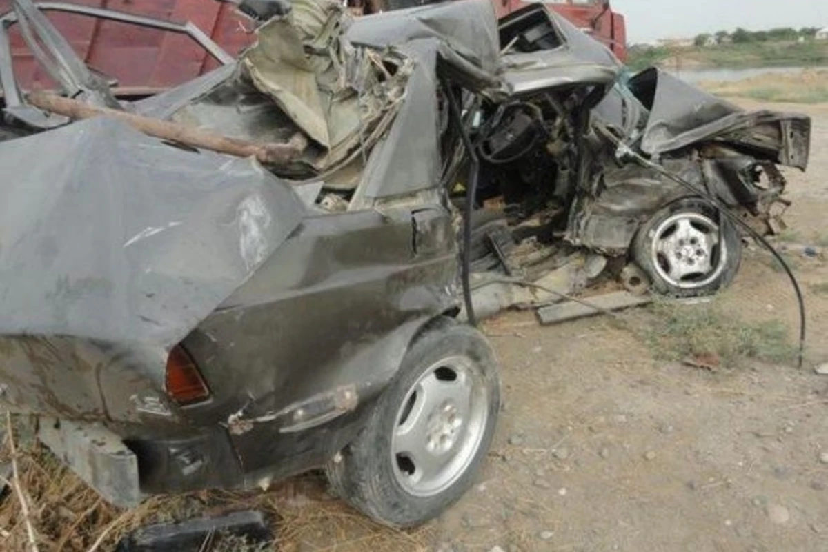В Азербайджане двое молодых парней погибли в аварии