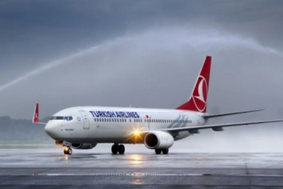 Самолет Turkish Airlines совершил экстренную посадку