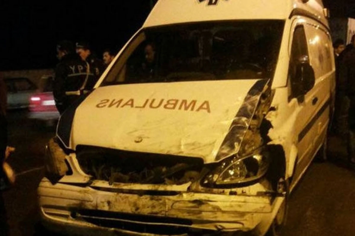 В Мингячевире машина скорой помощи попала в ДТП