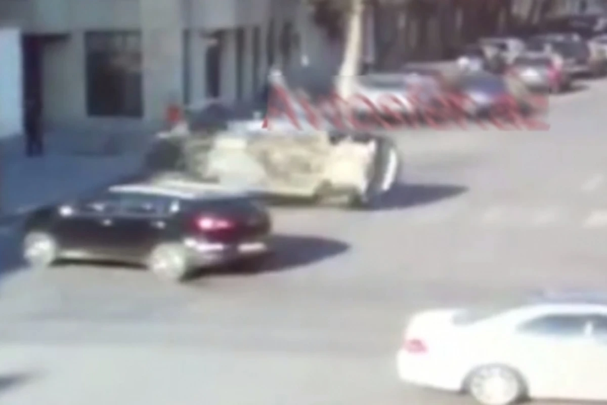 В Баку перевернулся внедорожник Lexus (видео) В Баку перевернулся внедорожник Lexus (видео)
