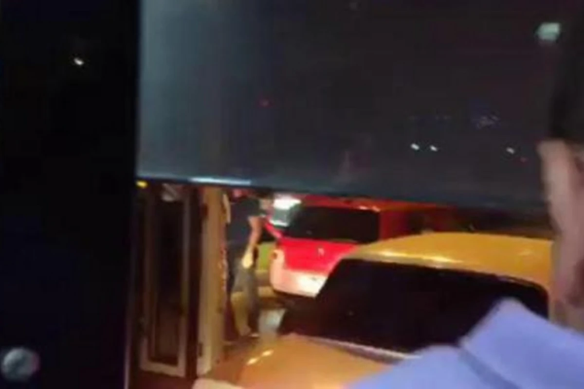 В Баку пассажирский автобус столкнулся с легковым автомобилем