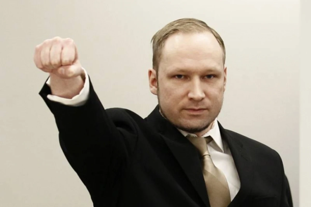 Убийца 77 человек Андерс Брейвик поступил в университет