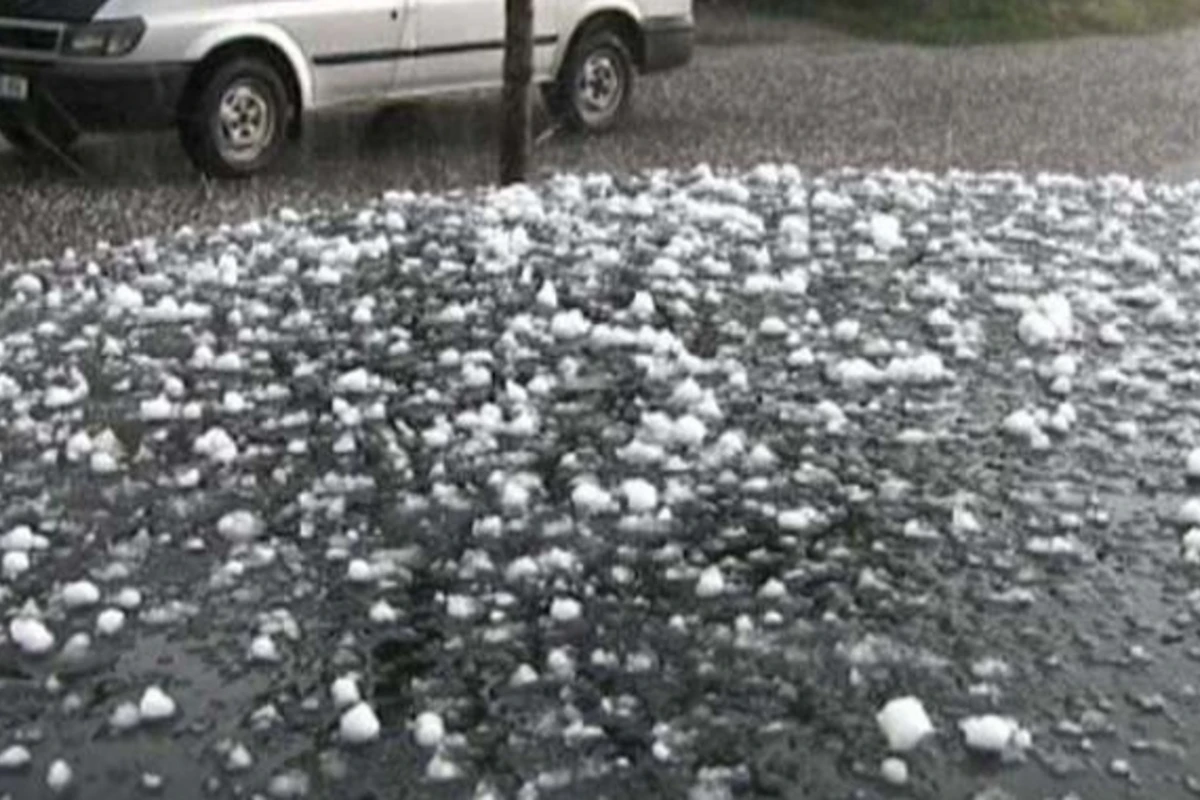 В Азербайджане прошел сильный град (видео)