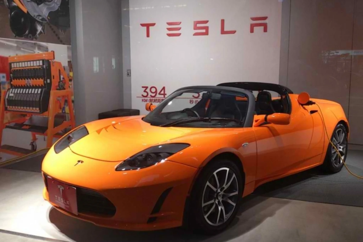 Tesla показала свой новый Roadster