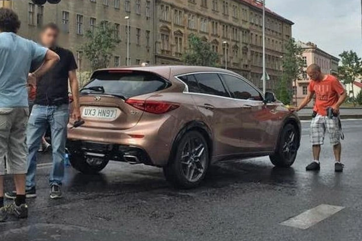 В Праге засветился новенький хэтчбек Infiniti Q30