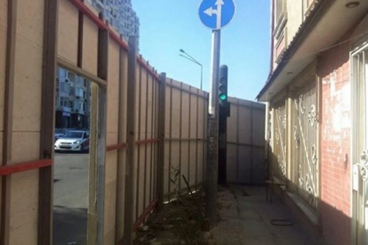 Будьте внимательны, на этой улице в Баку спрятан светофор