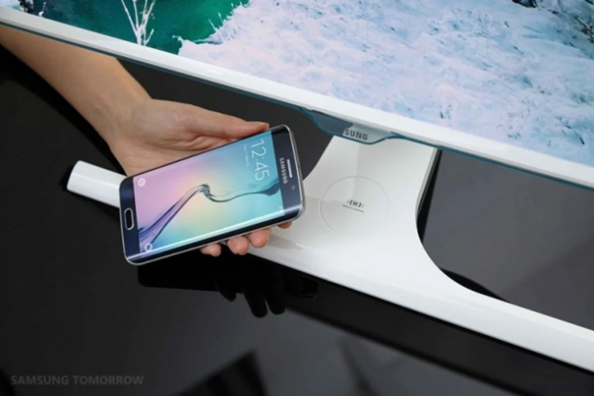 Первым в мире монитором с беспроводной зарядкой станет Samsung (видео)