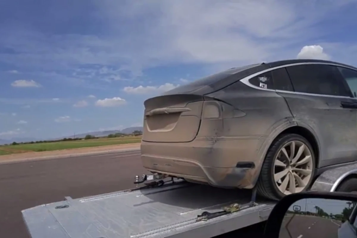 Первый внедорожник на батарейках от Tesla зашпионил житель Калифорнии (видео)