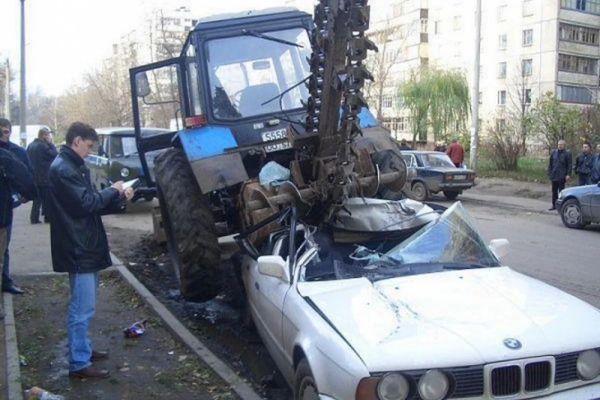 В погоне пьяный тракторист попытался раздавить патрульный автомобиль полиции (видео)