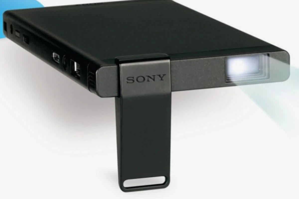 Sony создала первый в мире карманный проектор