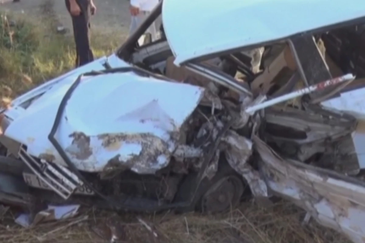 В цепной аварии в Азербайджане погиб один, ранены двое человек (видео)